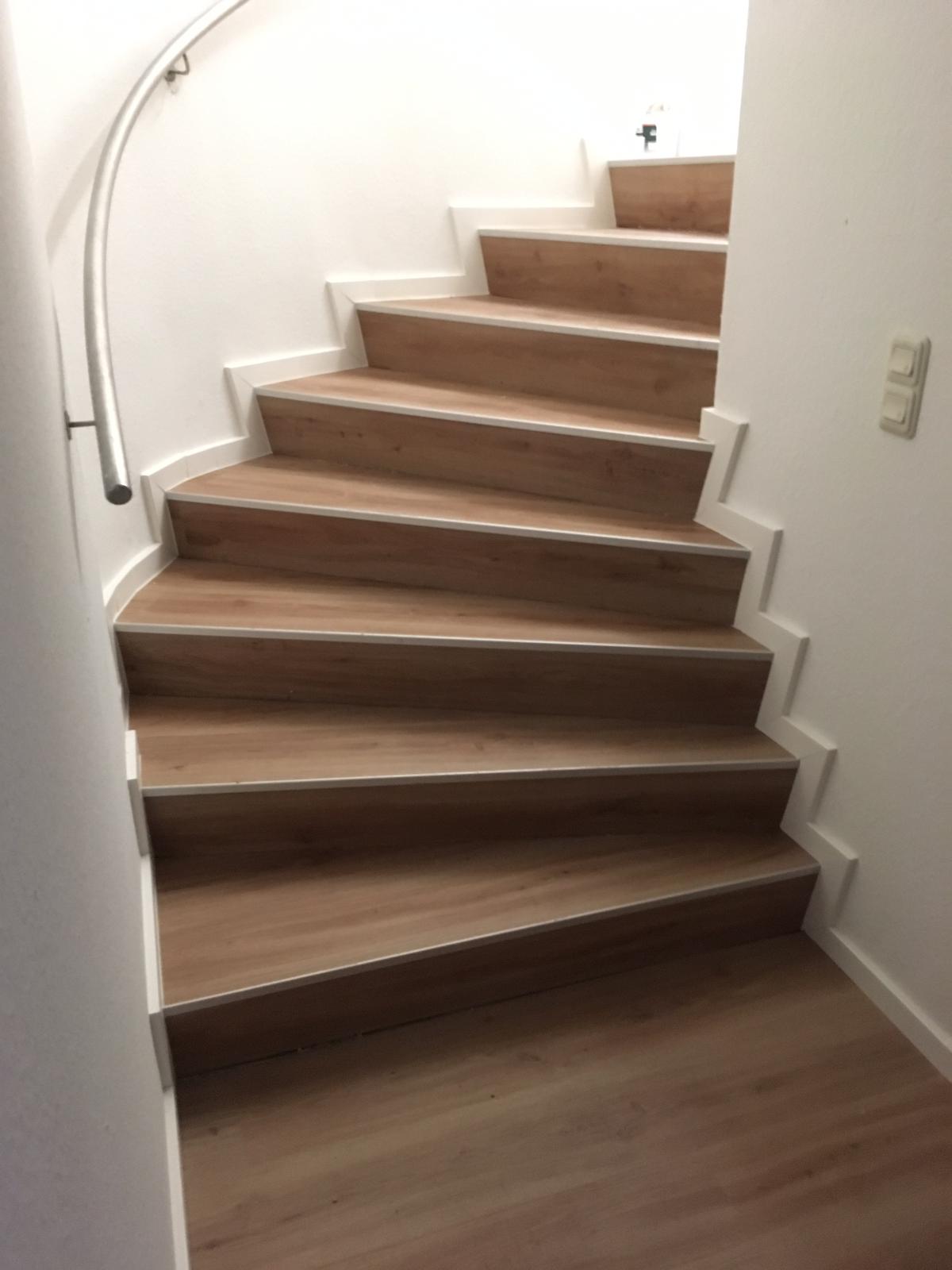 Treppe mit Holzstufen, Parkett Haus Stuttgart